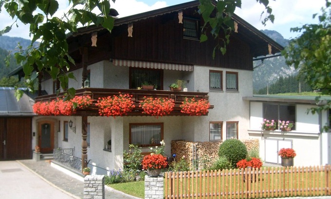 Bischofswiesen Apartment | Bright, quiet apartment (75m²) on the ground floor of a 2-family house in a country house style