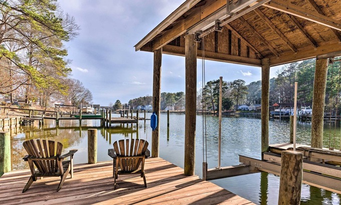 Reedville Cottage | Bright Reedville Abode w/ Dock on Whays Creek!
