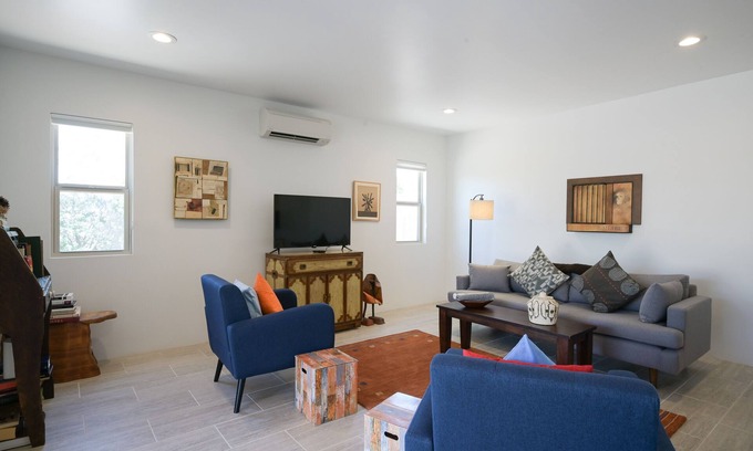 Southside House | Bright renovated escape near downtown with free WiFi, AC, large backyard & patio