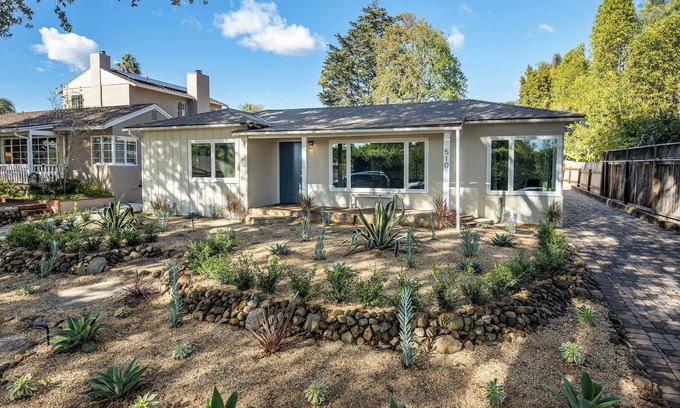 Samarkand House | Bright Renovated Garden Paradise Minutes to Beach, Hikes, Restaurants & Downtown