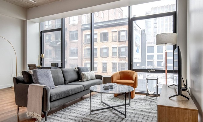 Near North Side Apartment | Bright River North 1BR w/Gym, Lounge & Roof, nr Riverwalk, by Blueground