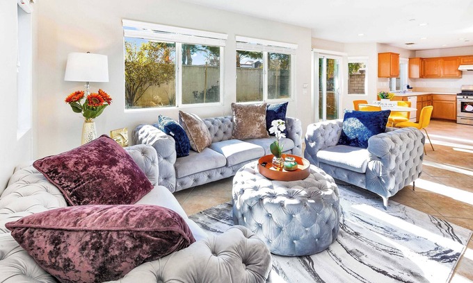 Fontana House | Bright & Roomy 4BR｜Fenced Yard｜Close to Park｜Flexible Stay Options#41327