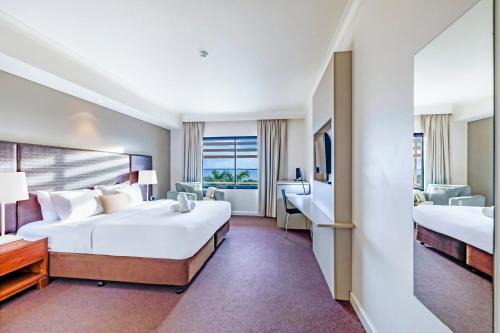 Darwin City Centre Apartment | Bright Side Resort Living with Pool on Esplanade