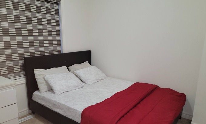 Brampton House | Bright Single bedroom with Desk and Chair in Brampton