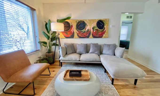 Ferndale House | Bright & Snug 2-bedroom house in wonderful Ferndale with WiFi
