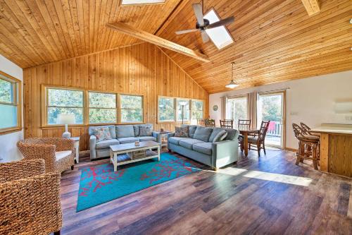Southern Shores House | Bright Southern Shores Family Home Less Than 1 Mi to Beach