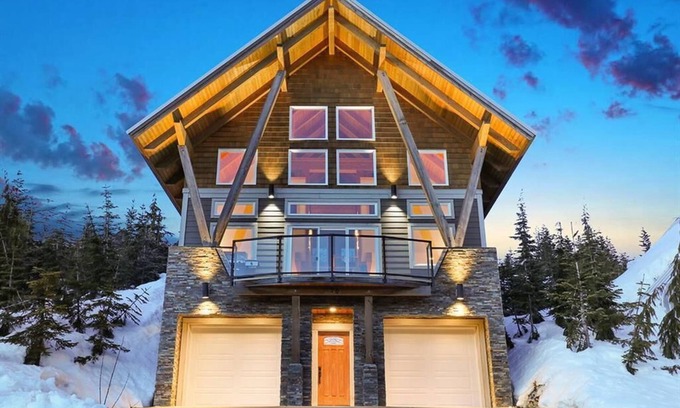 Courtenay Ski Chalet | Bright Spacious Timber Chalet at Mt Washington!