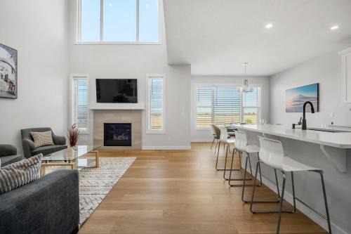 Southeast Calgary House | Bright & Spacious 3 Beds Luxury Home in SE Calgary