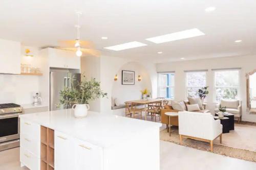 Little Italy House | Bright, Spacious 4 BD in the Heart of Little Italy