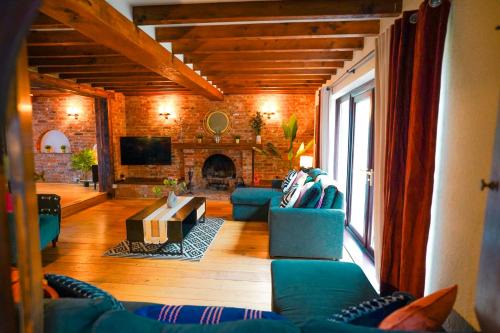 Cambridge House | Bright & Spacious 5-Bedroom Stay near Cambridge