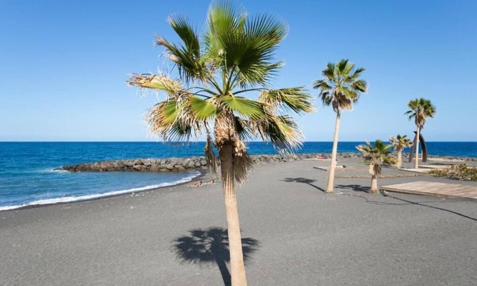 Las Caletillas Apartment | Bright spacious apartment with garage at 2 minutes walk from the beach