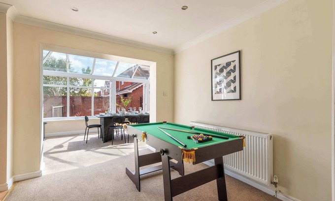 Emersons Green House | Bright & Spacious 4 Bedroom Home near Bristol