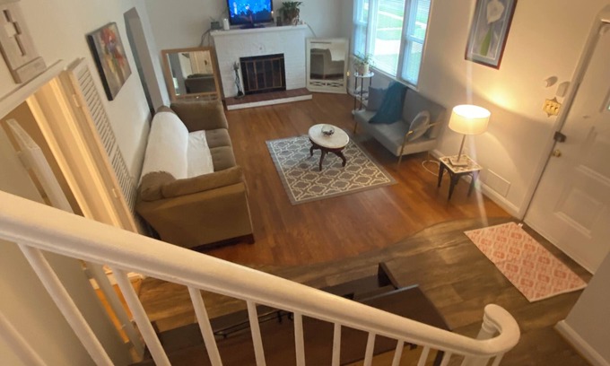 Lochearn House | Bright & Spacious – Large Rooms, Workspace, Laundry:20mins Downtown Baltimore