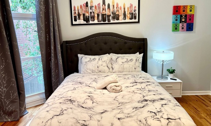 Park West Apartment | Bright & Spacious Lincoln Park Gem – Sleeps 9!