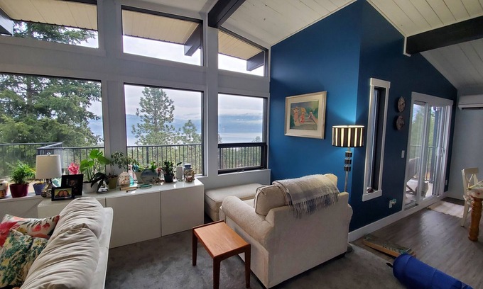 Westshore Estates House | Bright & Spacious Okanagan Lakeview 3 bdrm house.