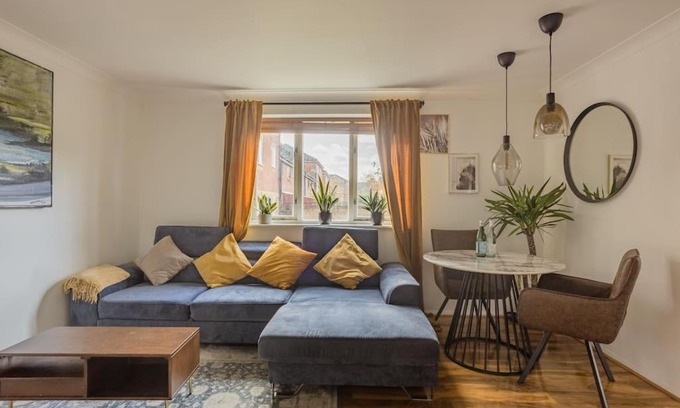 Island Gardens Apartment | Bright &Spacious One Bedroom Flat off Canary Wharf