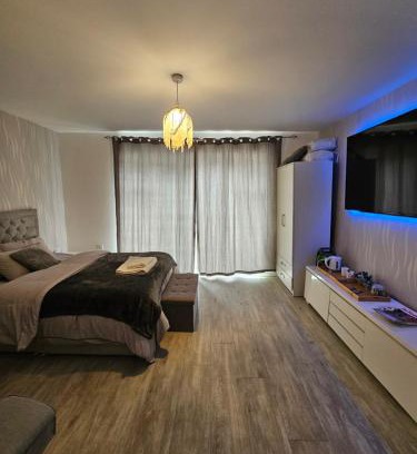 Manningtree House | Bright spacious room in Manningtree