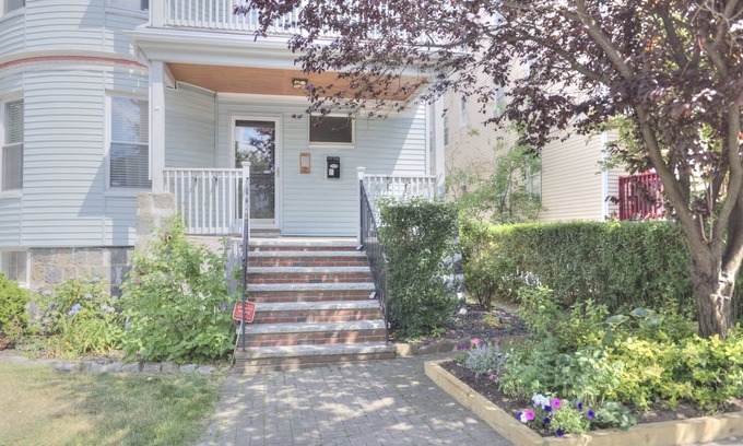 Dorchester Condo | Bright & Specious 2 BR apartment mins from Downtown Boston, parking
