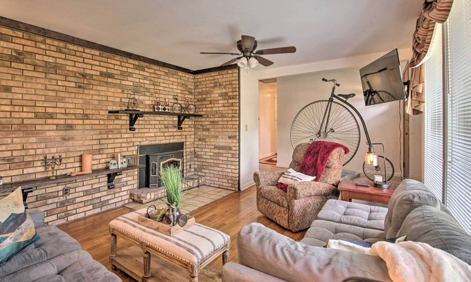 Turners House | Bright Springfield Home: Walk to Nature Center!