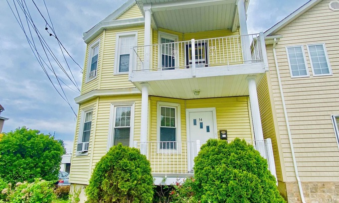 Haledon House | Bright, Stylish & Cozy 5Bed Home w/Backyard & Grill