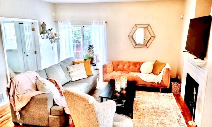 Barths House | Bright & Stylish Home Away From Home w Spacious Bedrooms + Game Room