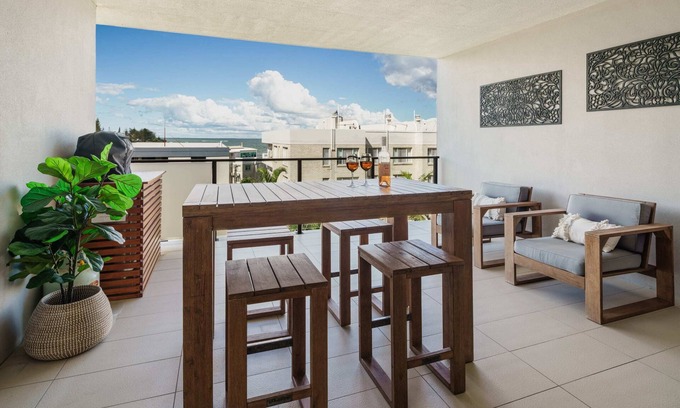 Kings Beach Apartment | Bright Stylish King’s Beach Apartment