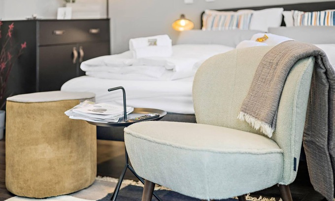 Antonviertel Apartment | ☆BRIGHT: Stylish & New Studio | Kitchen | Parking