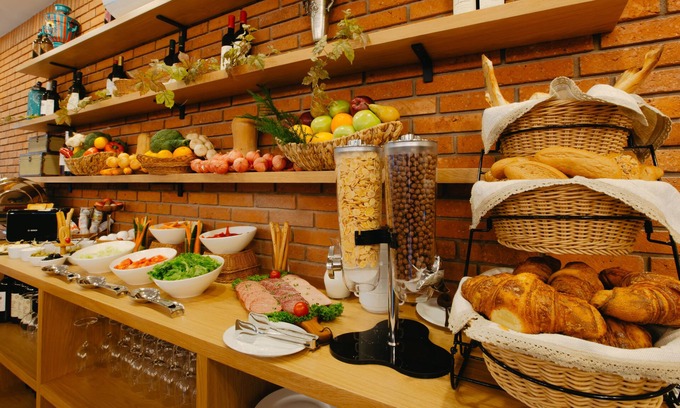 Telavi House | Bright-Stylish place with pool, Bar & Restaurant