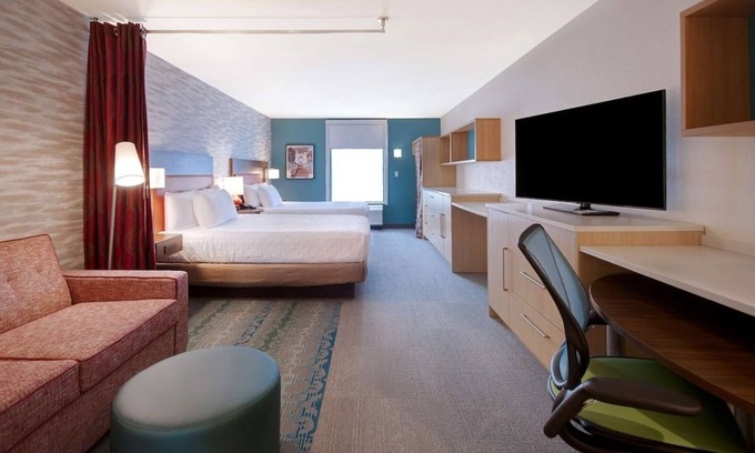 University Hotel | Bright Suite Perfect for Families Near Eastland Lake