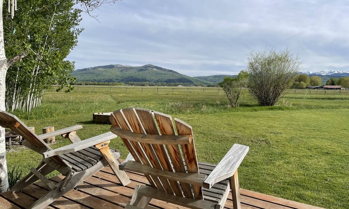 Jackson House | Bright & sunny house on open space close to Jackson. Discounts for longer stays!