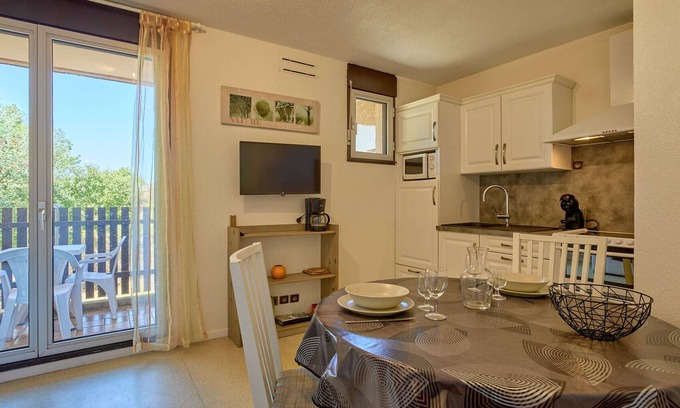 Barbotan-les-Thermes Apartment | Bright T2 with balcony in Barbotan, parking and free Wifi