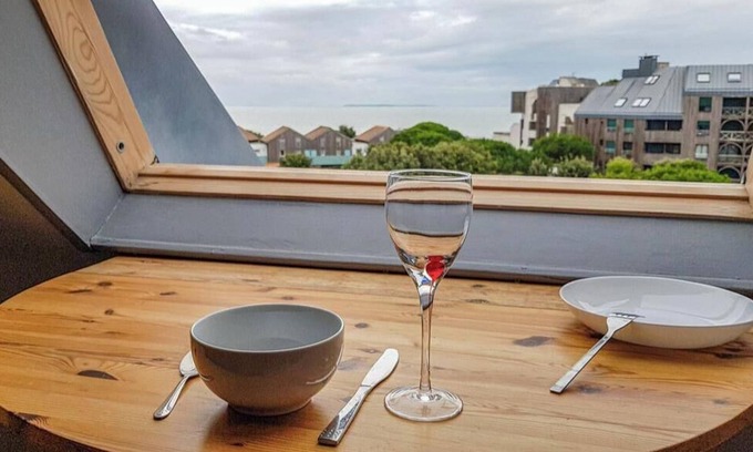 Charente-Maritime Apartment | Bright T2 with sea view and 30m from Les Minimes beach in La Rochelle