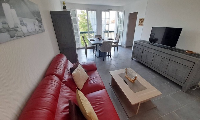 La Roche-Posay Apartment | Bright T3 in La Roche-Posay center with Wi-Fi