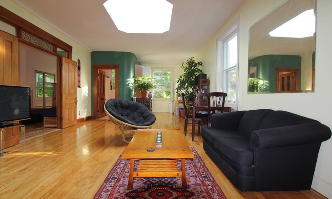 Outremont Condo | Bright top-floor loft in Mile-End