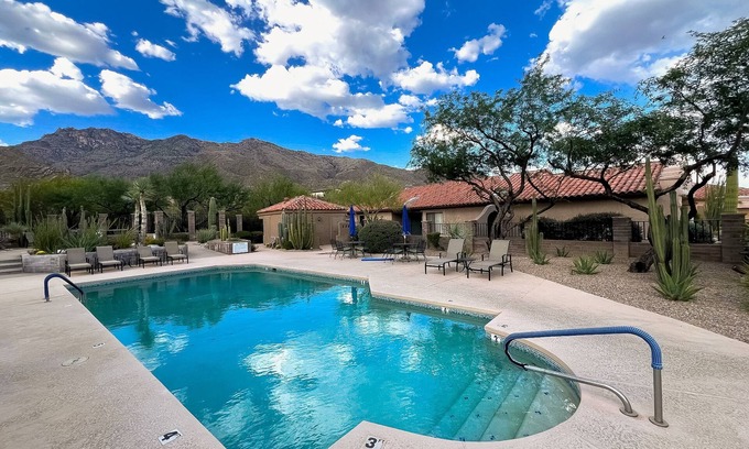 Las Ventanas House | Bright Tucson home near golf & hiking with pool & spa - 30-night stay min.