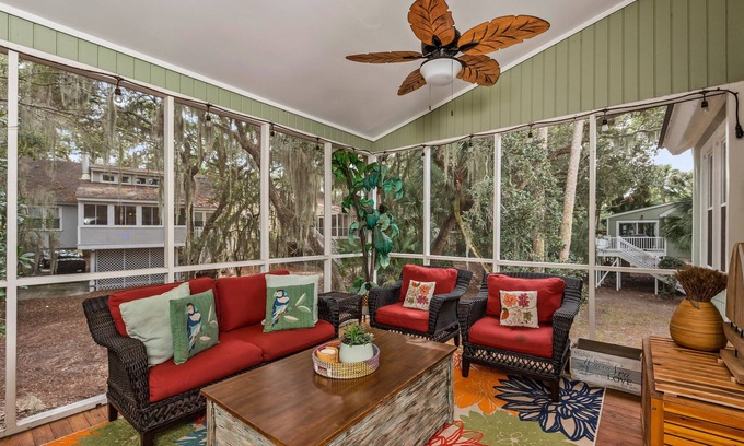Tarpon Pond House | Bright, Updated Cottage! Bike to Beaches! Sleeps 8! Amenity Cards!