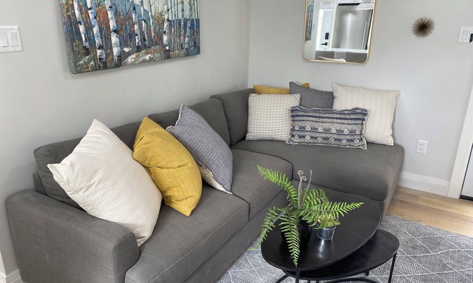 South End Apartment | Bright Upper One Bedroom in South Halifax! New!