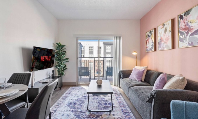 Third Ward Apartment | Bright Uptown Bliss | Free Parking, Walkable, Views