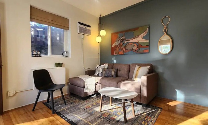 Elysian Heights Apartment | Bright Urban Apartment + Large Pationnn