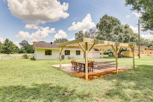 Simonton House | Bright Wallis Cottage with Pergola and Grill!
