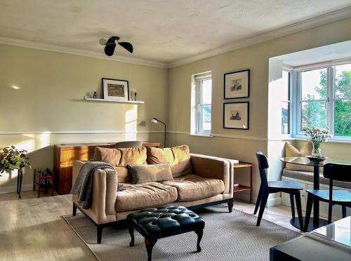 Higham Hill Apartment | Bright Walthamstow flat w/shared backyard