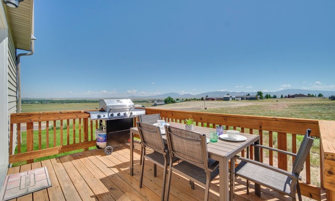 Saratoga House | Bright Wyoming Retreat w/Deck & Mountain Views!