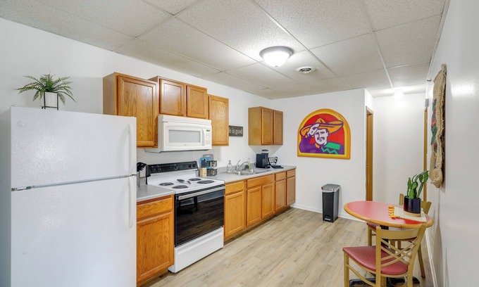 Yankton Apartment | Bright Yankton Apartment Near Meridian Bridge