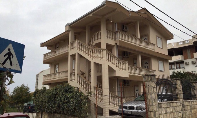 Zeljeznica Apartment | Brightly 1 BDR Apartment With Balcony