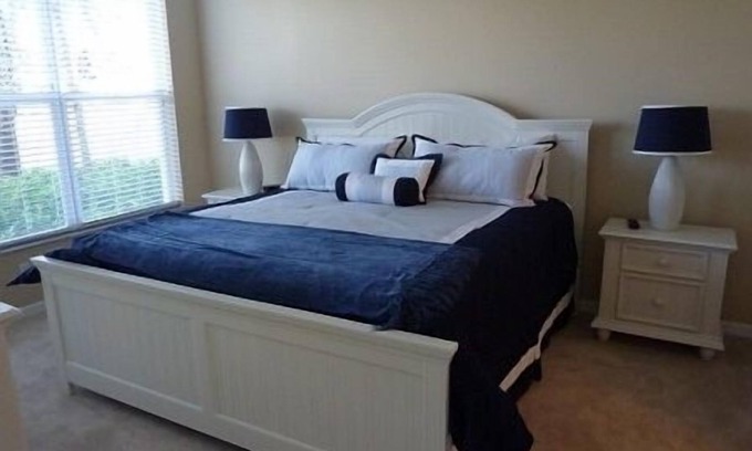 Fort Myers Condo | Brightly Furnished 2BR 2BA + Den End Unit Carriage House on Water