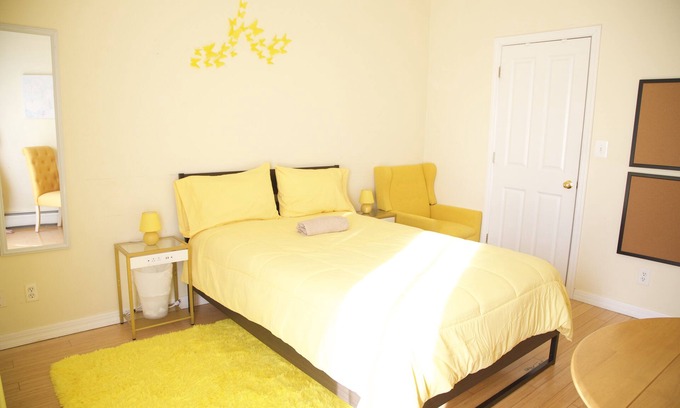 Brighton Beach Apartment | Brighton Apartment -With Balcony-5min to Beach-Separate Entrance