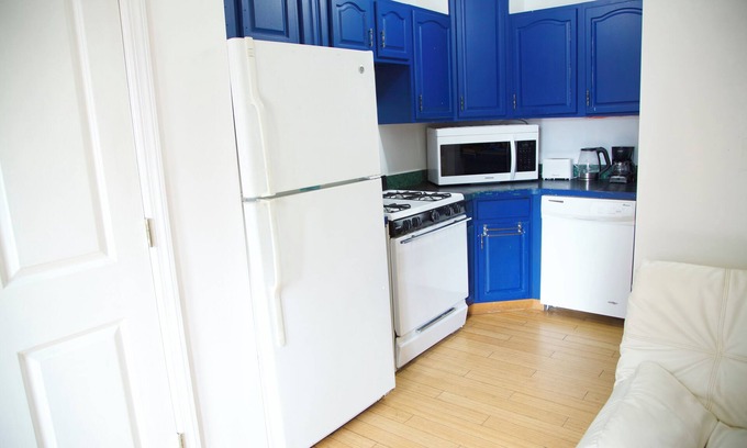Brighton Beach Apartment | BrightonBeach-Spacious Room-Close to Beach