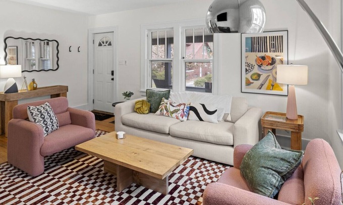 Champaign House | Brightside Bungalow - Quiet and close to Campus!