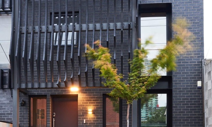 South Melbourne Apartment | Brilliant Townhouse in Sensational Sth Melb. Law