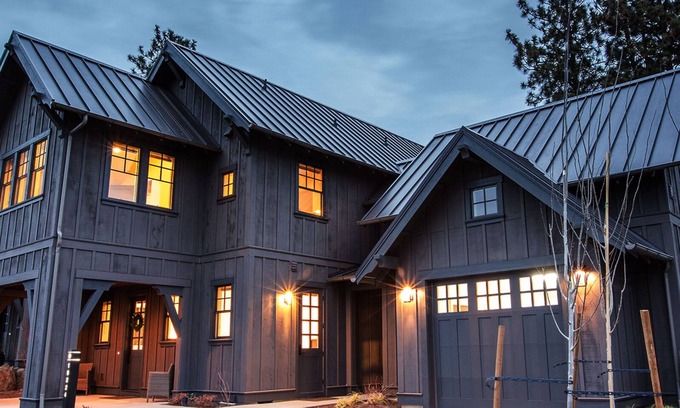 Bend House | Bring bikes + SUP and have summer Bend fun! 24-hr staff ~ tons of room ~ resort